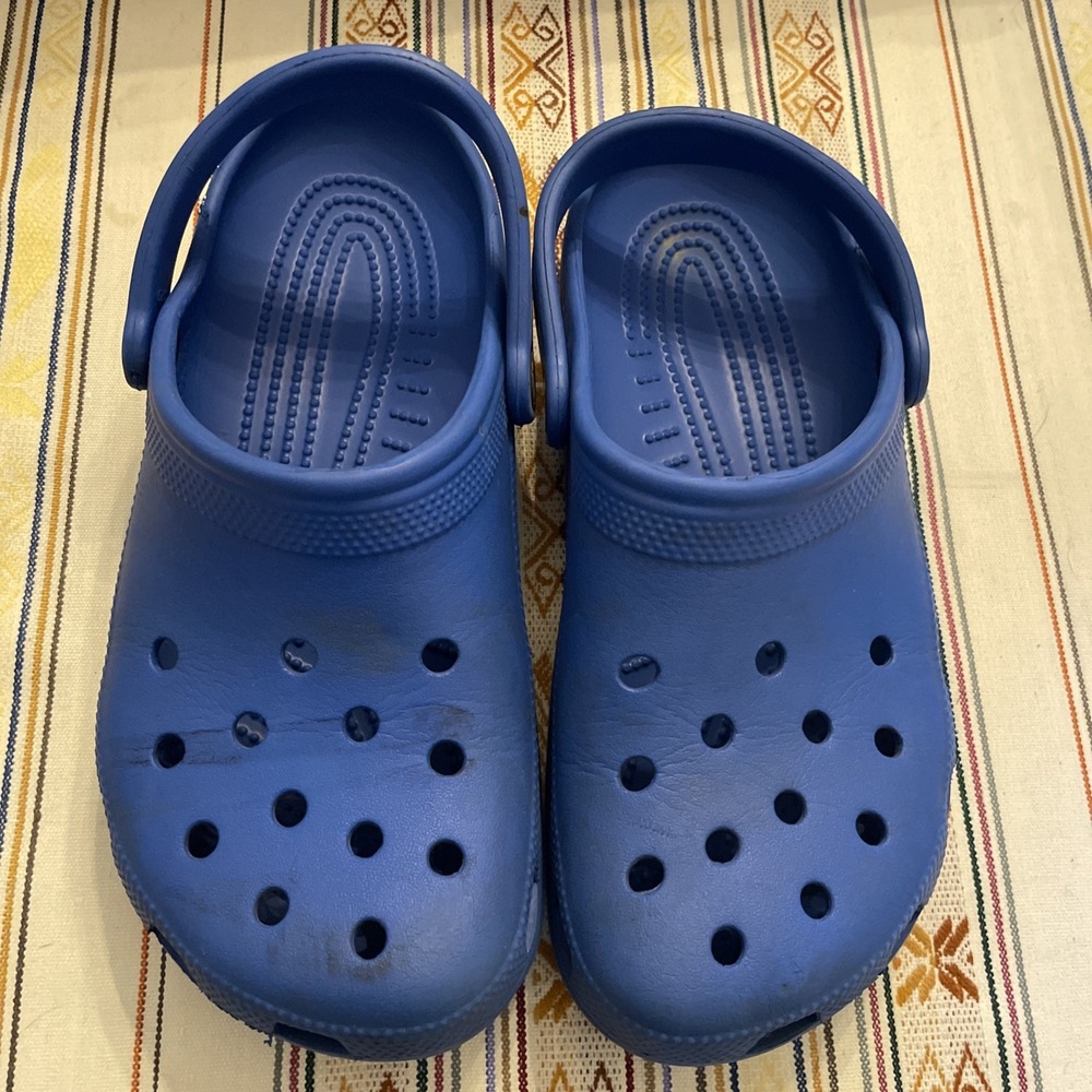Crocs Medium Blue Slip-on Junior 6‎ Great Condition